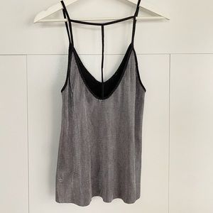 Reversible metallic top